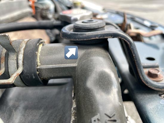 ラジエターの固定